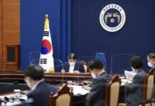 문대통령 탄소중립 점검 “2030년 온실가스 감축목표, 최대한으로 설정해야”